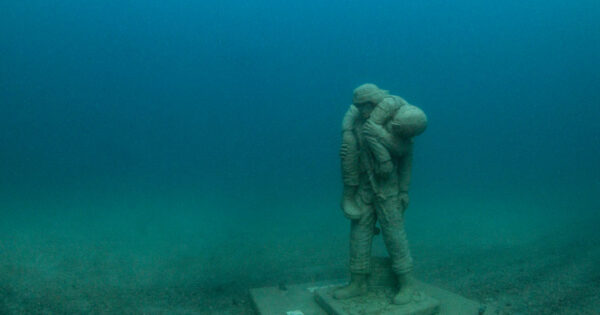 Veteran statue underwater, lifestyle image