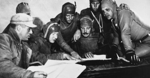 Vintage divers, B&W lifestyle image